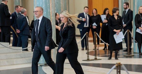 australia-returns-labor-to-power-in-landslide-election-victory