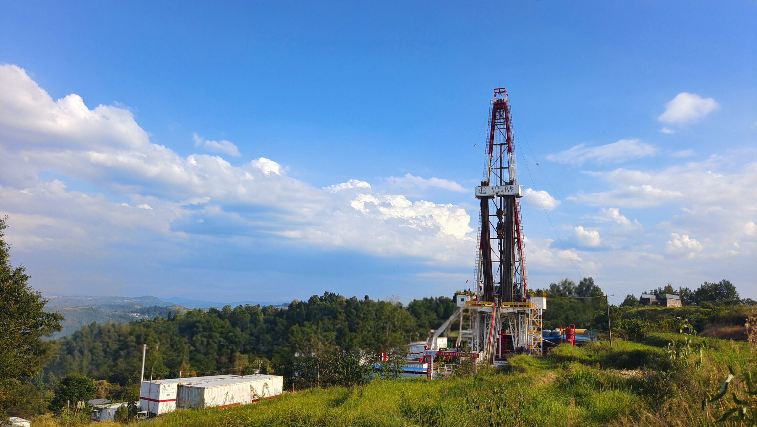 sinopec-etablit-un-nouveau-record-de-profondeur-de-puits-vertical-a-5-300-metres
