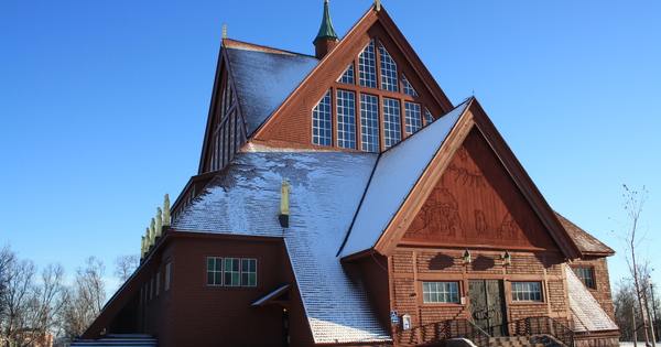 moving-kiruna-church
