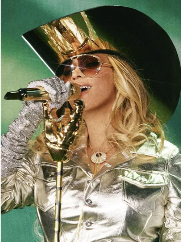 beyonce-dazzles-on-cowboy-carter-stage-in-custom-brilliant-earth-bolo-necklace