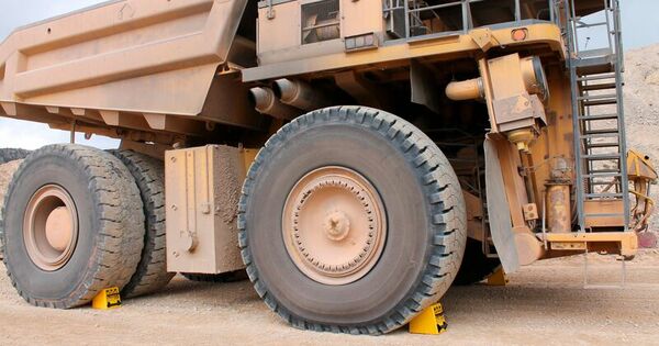 chock-and-awe:-checkers-unveils-lightest-ultra-class-truck-stopper