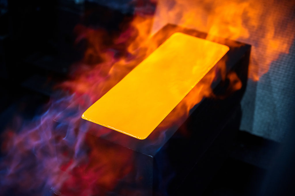 Gold price holds above $3,350 on trade uncertainty, jobs data
