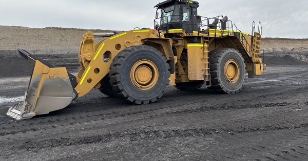 new-acland’s-$6.6m-loader-investment