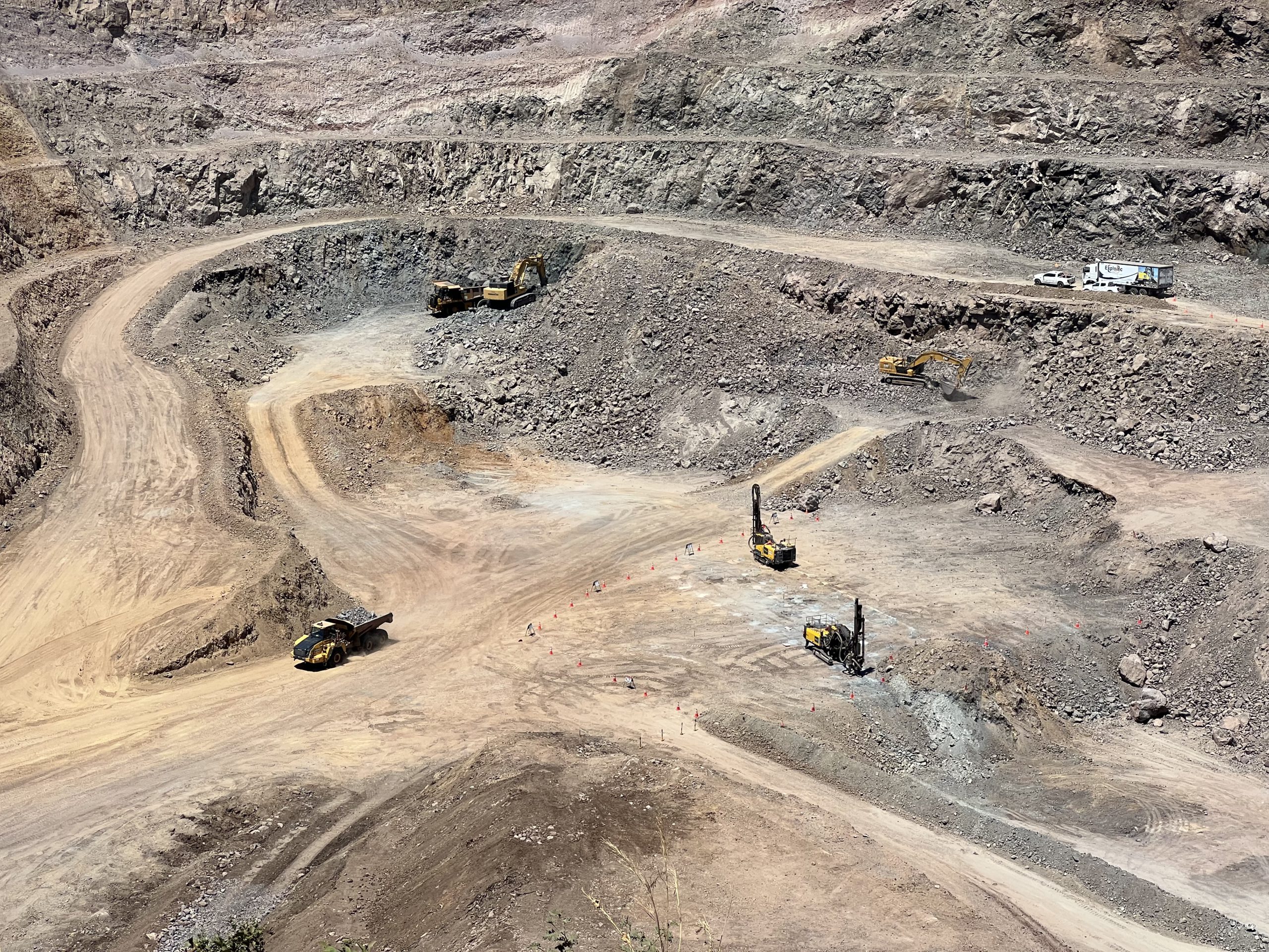 mcewen-to-buy-canadian-gold-for-$53m