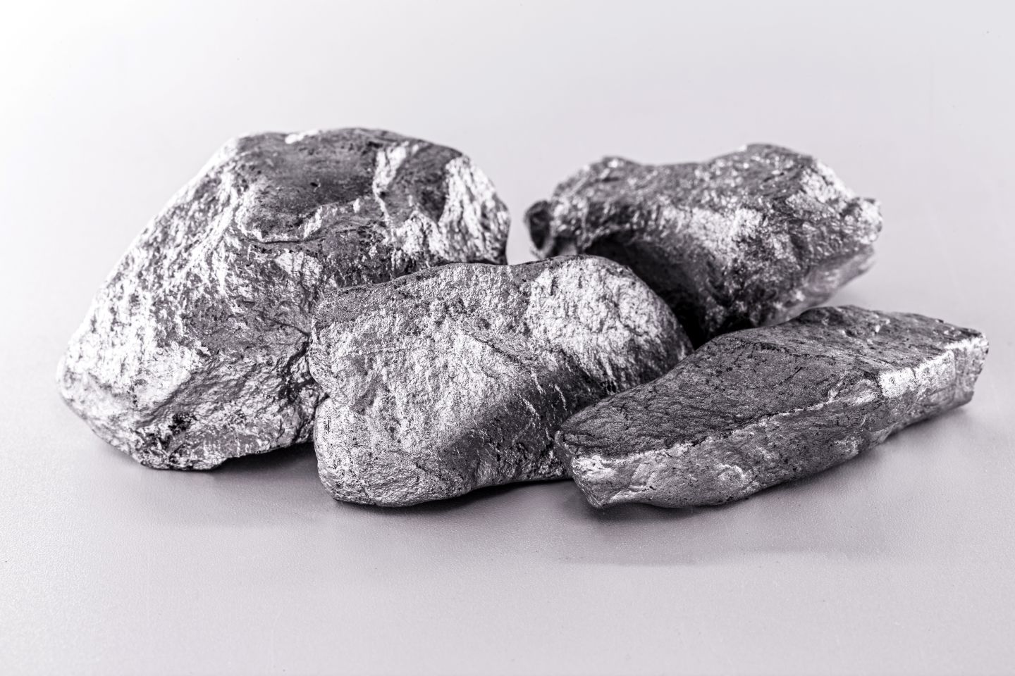 global-platinum-supply-to-fall-in-2025,-linked-mainly-to-disruptions-and-mine-closures