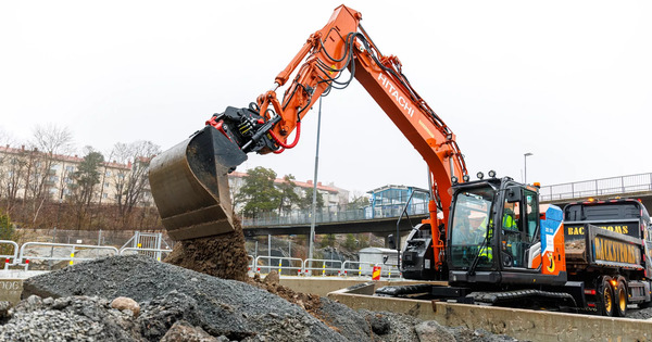 hitachi’s-first-use-of-landcros-label