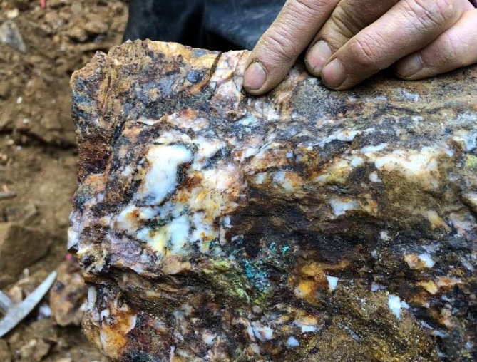 gold-explorer-finds-high-grade-16.43g/t-breakthrough-at-bc's-quesnelle