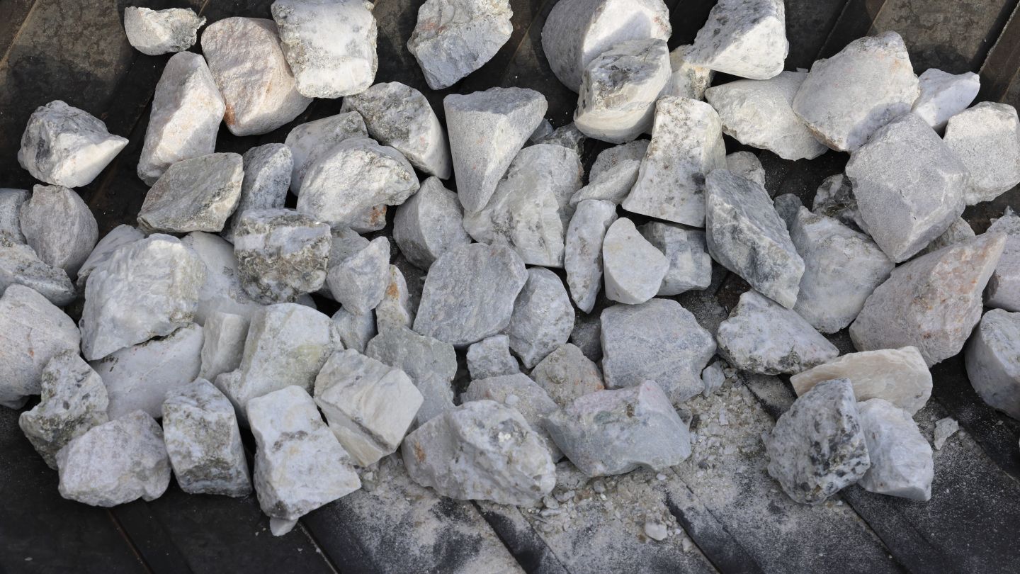 core-lithium-to-sell-finniss-stockpile-to-glencore-international