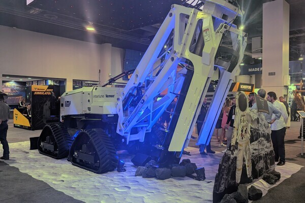 vermeer’s-surface-miners-for-the-earth-and-the-moon