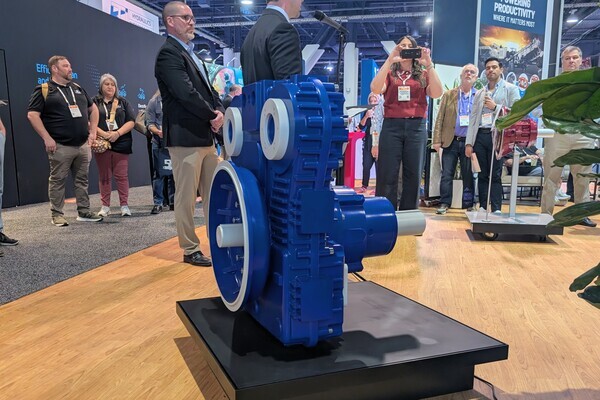 twin-disc-leaves-no-room-for-failure-at-conexpo