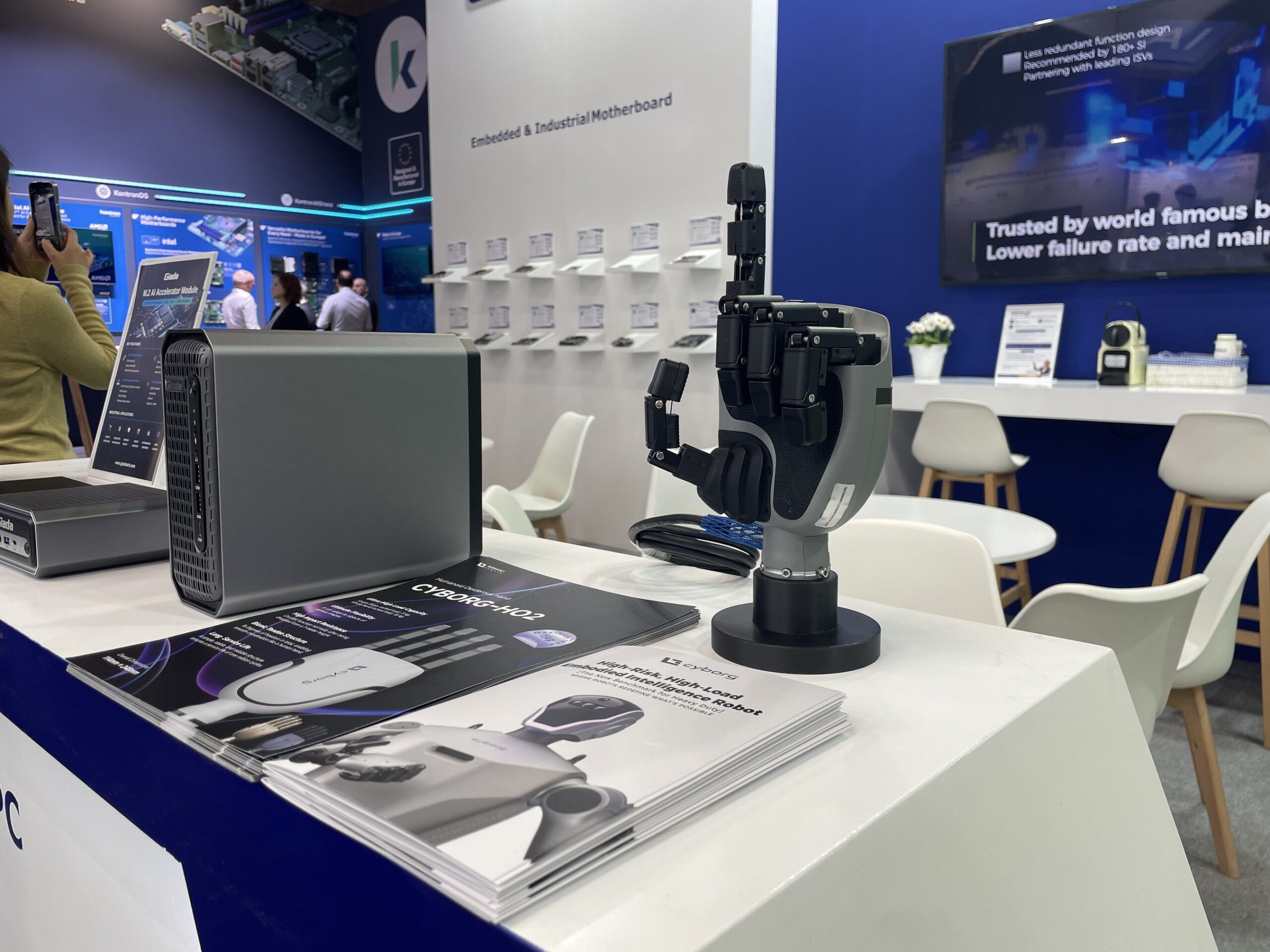 xborg-robot-to-unveil-next-generation-dexterous-hand-h02-at-embedded-world-2026-in-collaboration-with-giada-technology